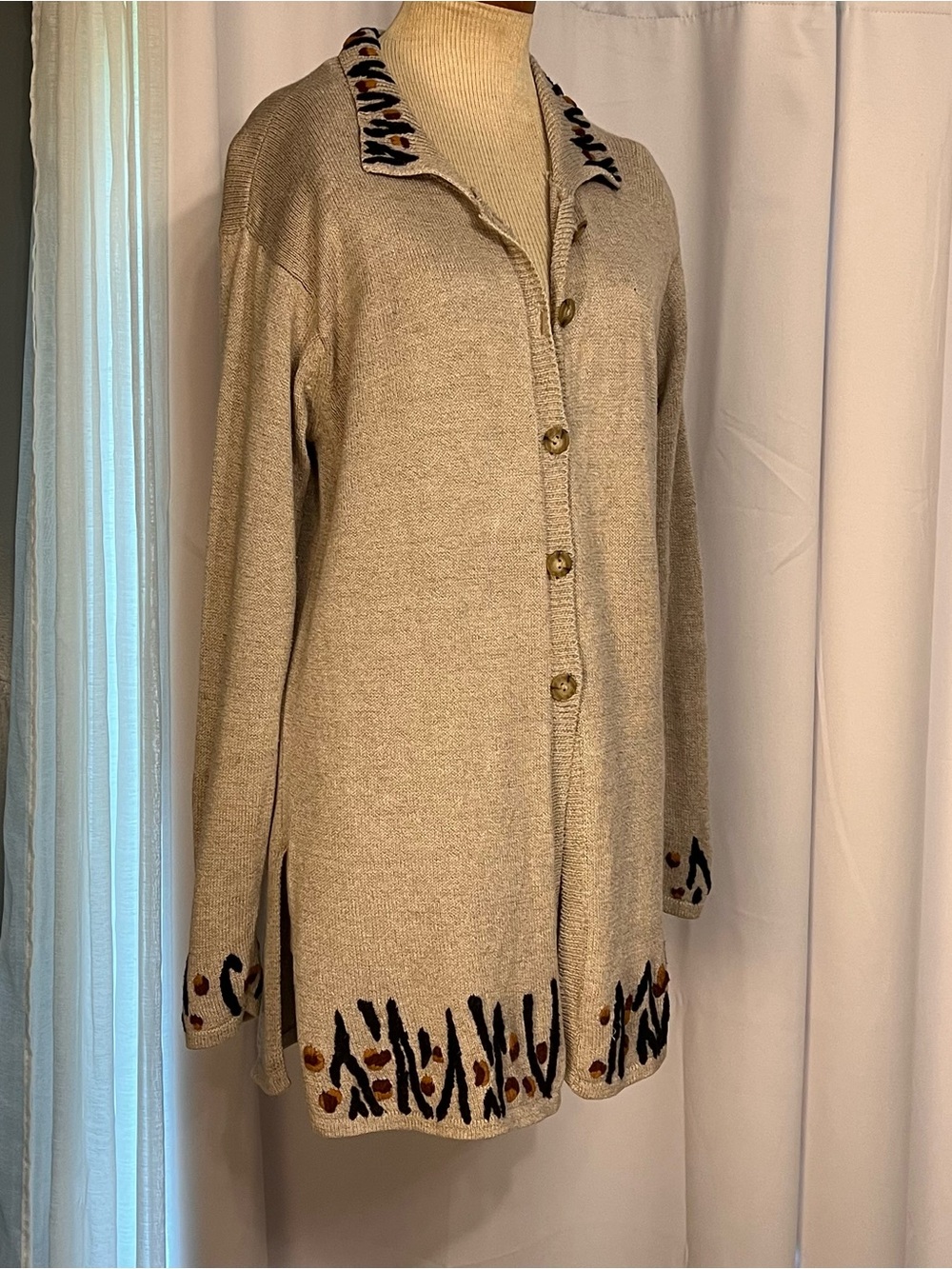 vintage beige knit cardigan adorned with black and brown abstract embroidery L